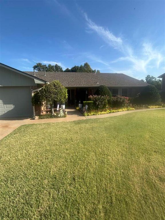 5907 NW Williams, Lawton, OK 73505