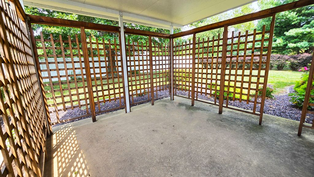 Image 12 of property listing at 2530 S Pine Street, Centralia, IL 62801