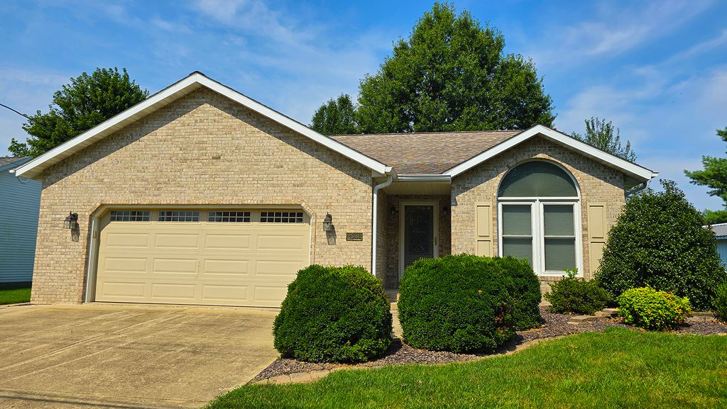 Image 3 of property listing at 2530 S Pine Street, Centralia, IL 62801