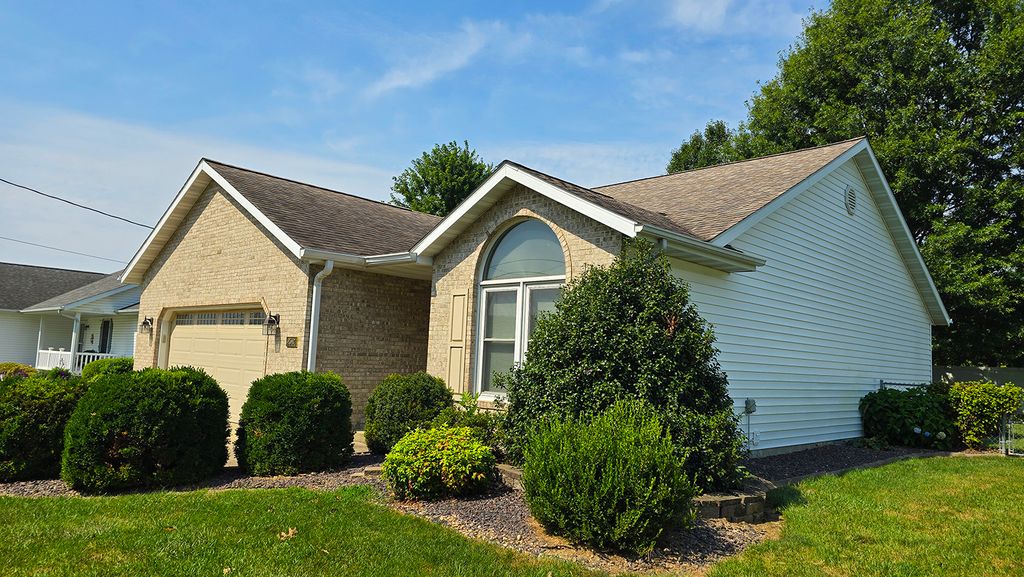 Image 4 of property listing at 2530 S Pine Street, Centralia, IL 62801