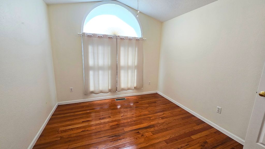 Image 36 of property listing at 2530 S Pine Street, Centralia, IL 62801