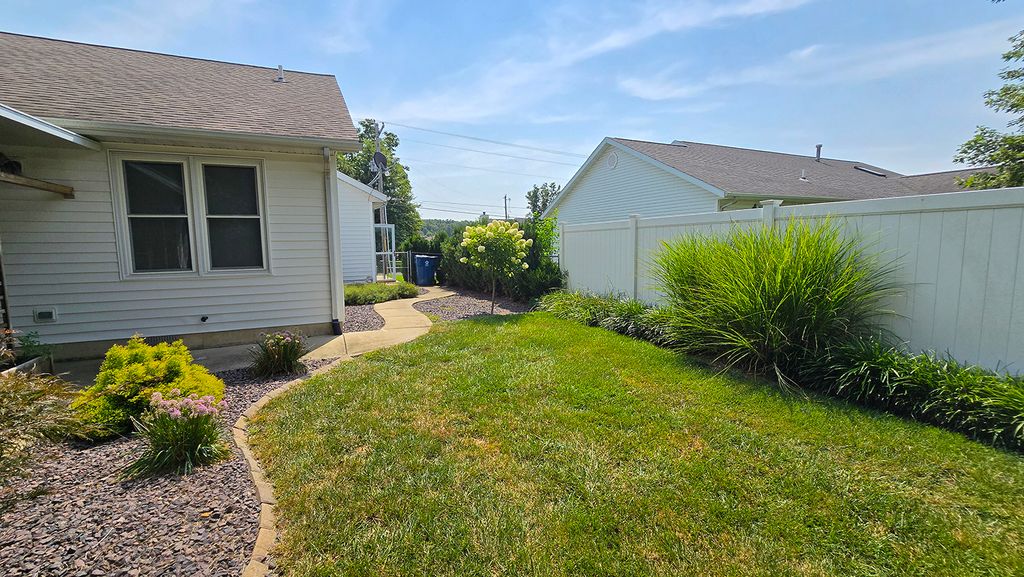 Image 8 of property listing at 2530 S Pine Street, Centralia, IL 62801