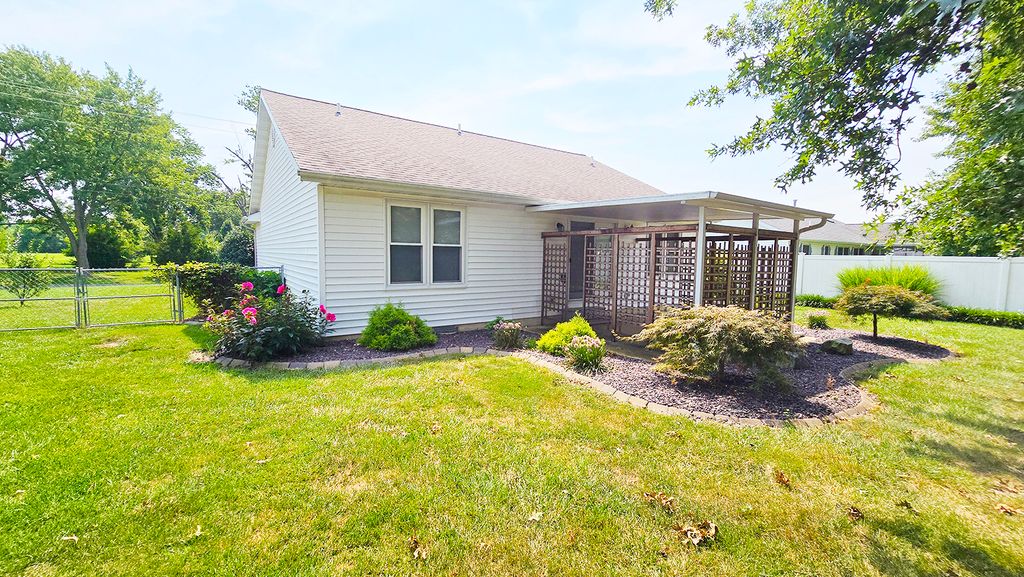 Image 10 of property listing at 2530 S Pine Street, Centralia, IL 62801