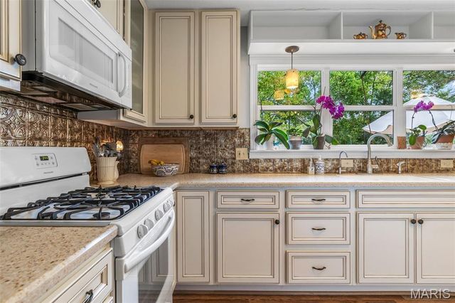 222 Meadowbrook Drive, Farmington, MO 63640