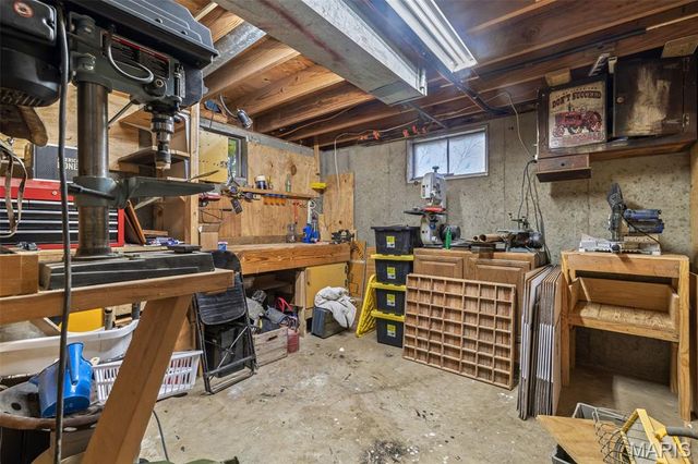 222 Meadowbrook Drive, Farmington, MO 63640