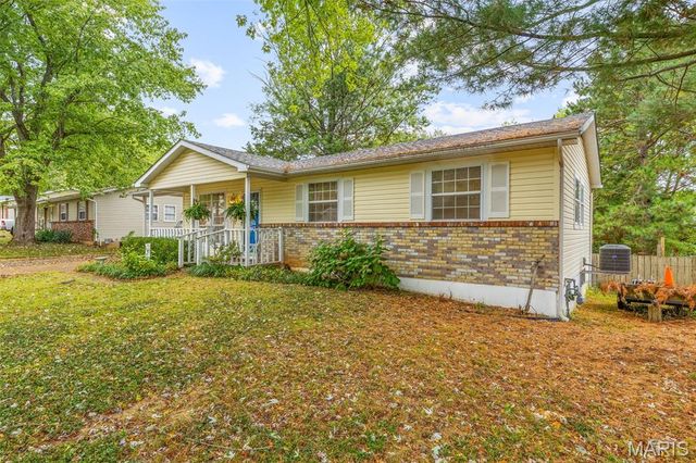 222 Meadowbrook Drive, Farmington, MO 63640