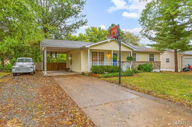 222 Meadowbrook Drive, Farmington, MO 63640