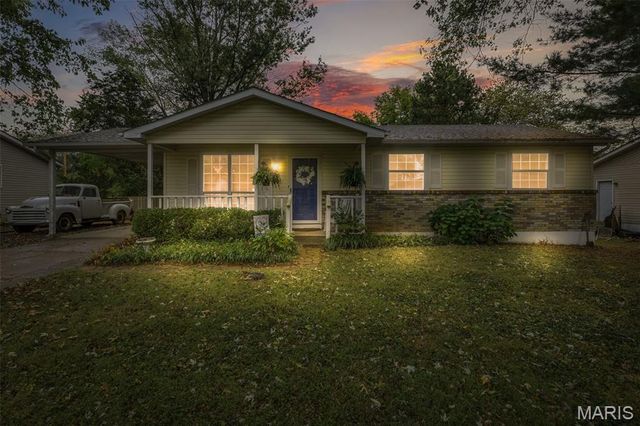 222 Meadowbrook Drive, Farmington, MO 63640