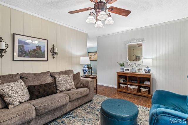 222 Meadowbrook Drive, Farmington, MO 63640