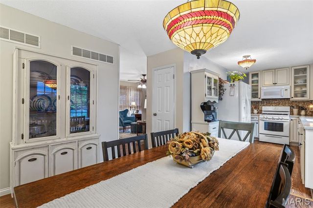 222 Meadowbrook Drive, Farmington, MO 63640