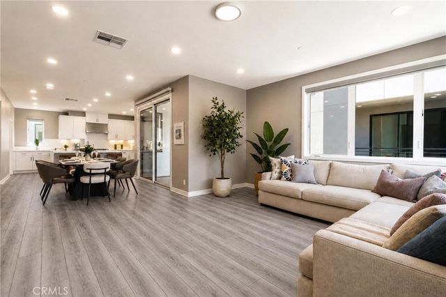 253 Waypoint, Tustin, CA 92782
