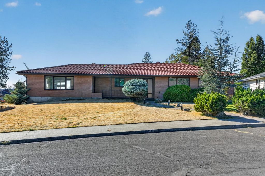7011 N G St, Spokane, WA 99208