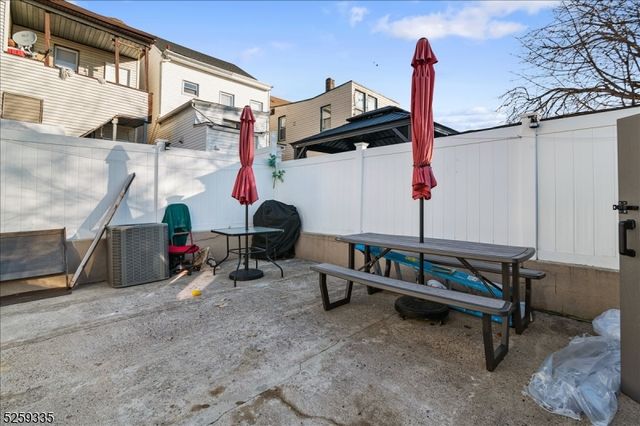 7 Martin St, Paterson City, NJ 07501