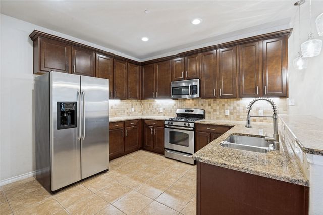 5590 Grosseto Drive, Frisco, TX 75034