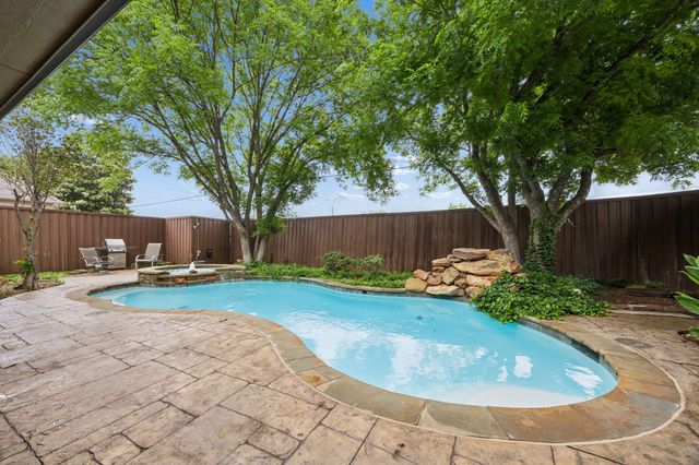 6825 Oak Park Lane, Plano, TX 75023