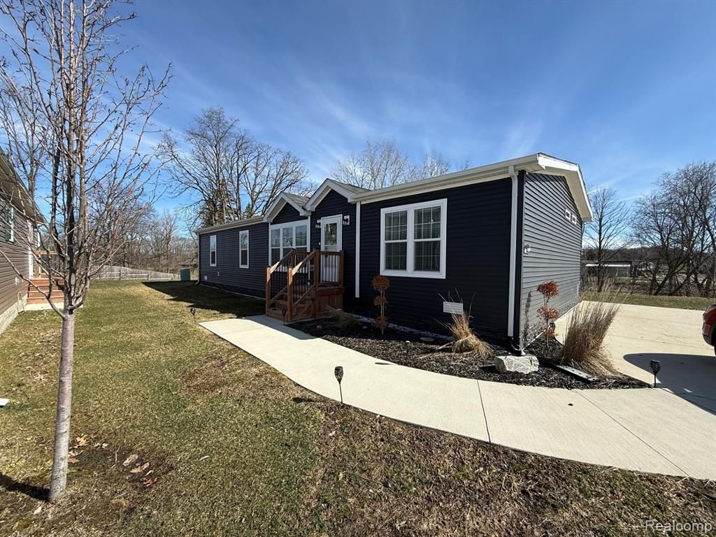 6450 Prince Boulevard, Fenton, MI 48430