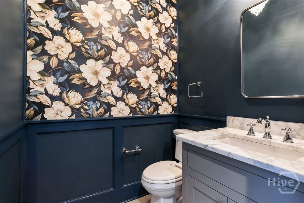 Image 10 of property listing at 407 E McDonough Street, Savannah, GA 31401