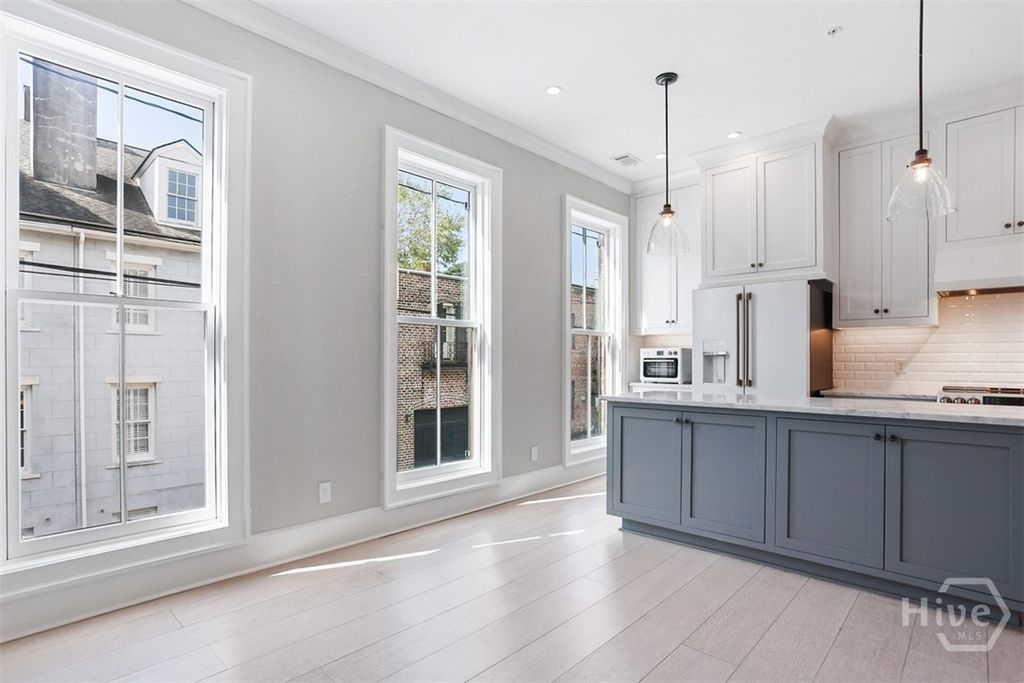 Image 11 of property listing at 407 E McDonough Street, Savannah, GA 31401