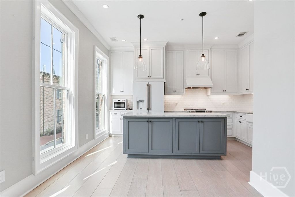 Image 12 of property listing at 407 E McDonough Street, Savannah, GA 31401