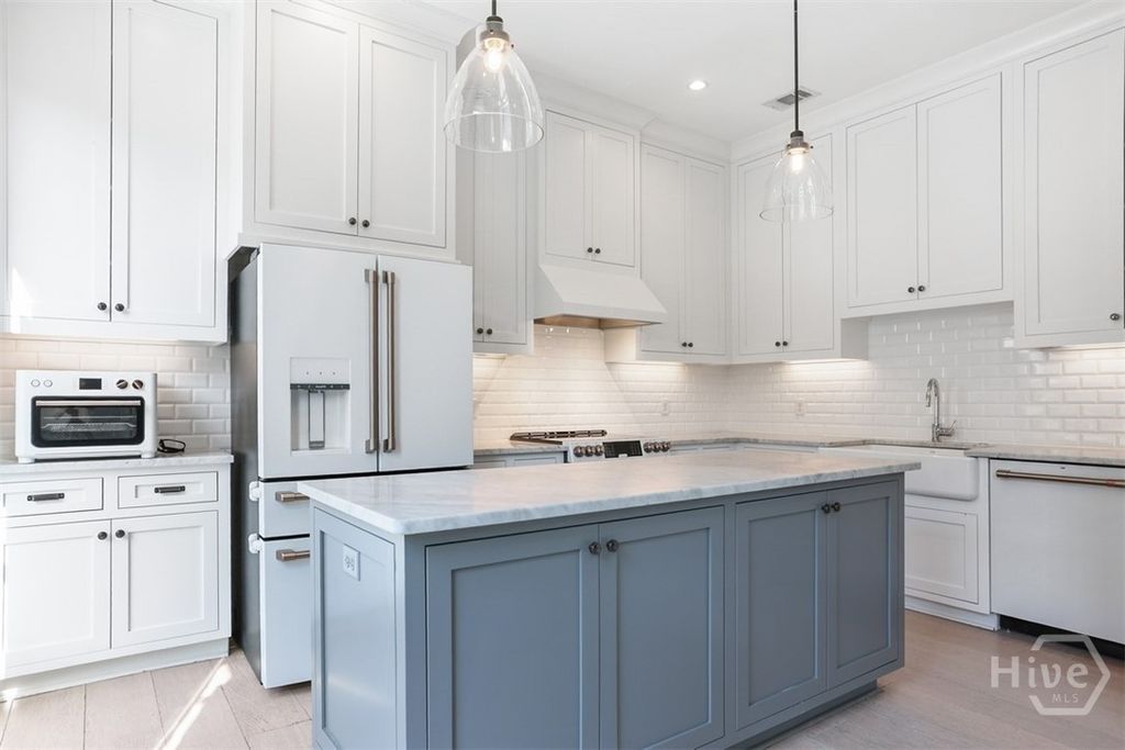 Image 13 of property listing at 407 E McDonough Street, Savannah, GA 31401