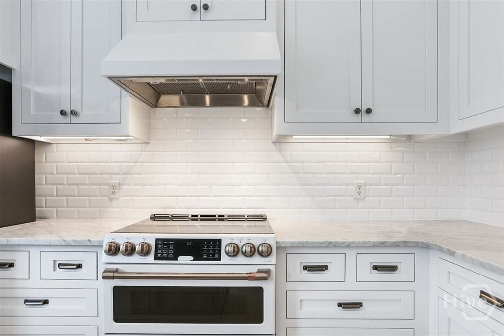 Image 15 of property listing at 407 E McDonough Street, Savannah, GA 31401