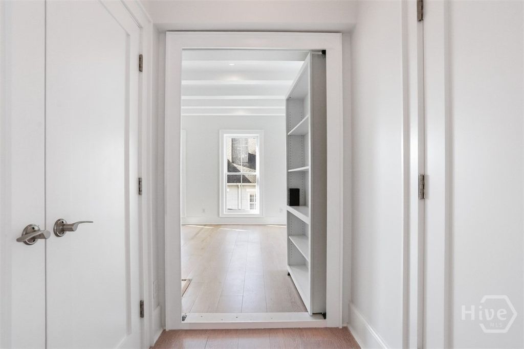 Image 17 of property listing at 407 E McDonough Street, Savannah, GA 31401