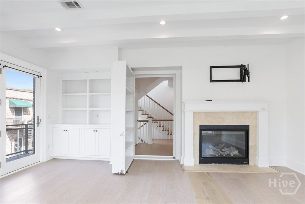 Image 21 of property listing at 407 E McDonough Street, Savannah, GA 31401