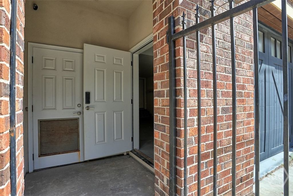 Image 65 of property listing at 407 E McDonough Street, Savannah, GA 31401