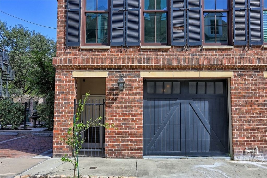 Image 68 of property listing at 407 E McDonough Street, Savannah, GA 31401