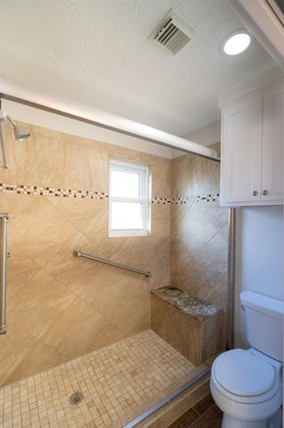 17511 Heritage Cove Drive, Webster, TX 77598