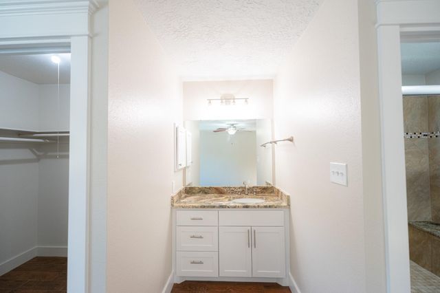 17511 Heritage Cove Drive, Webster, TX 77598