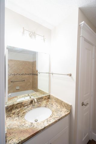 17511 Heritage Cove Drive, Webster, TX 77598