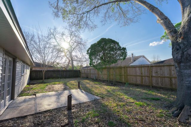 17511 Heritage Cove Drive, Webster, TX 77598