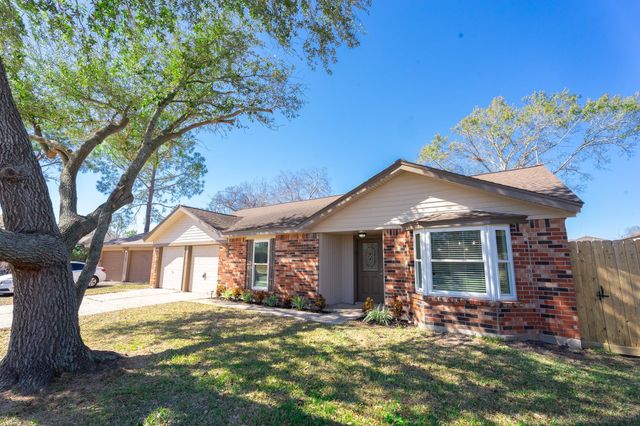 17511 Heritage Cove Drive, Webster, TX 77598