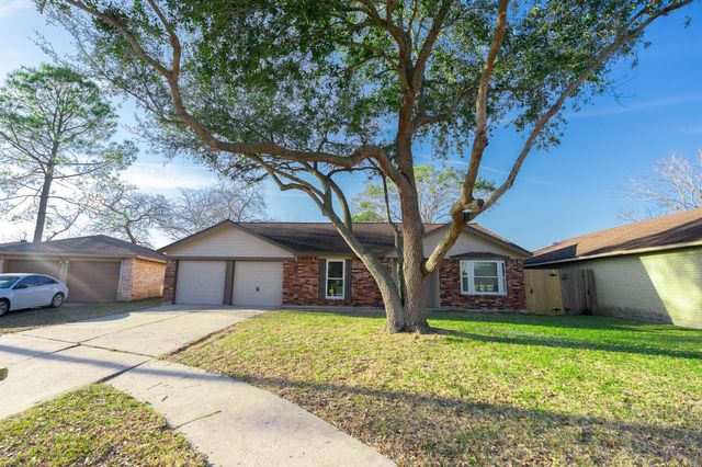 17511 Heritage Cove Drive, Webster, TX 77598