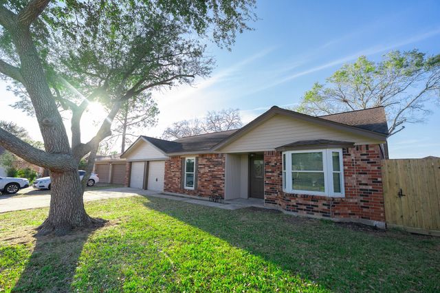 17511 Heritage Cove Drive, Webster, TX 77598