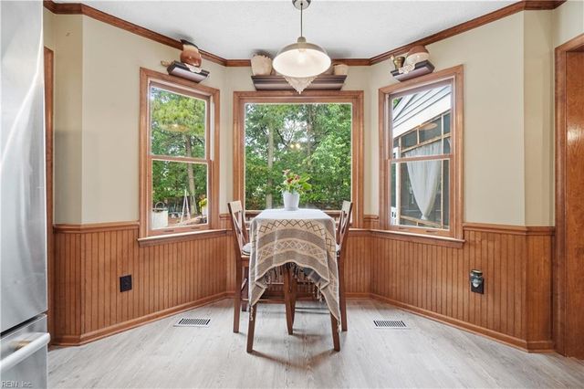 14 Windy Point DR, Poquoson, VA 23662