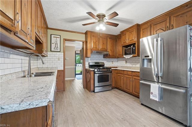 14 Windy Point DR, Poquoson, VA 23662