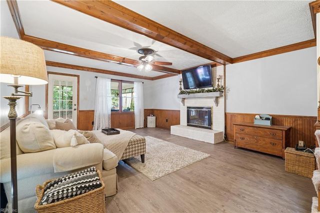 14 Windy Point DR, Poquoson, VA 23662