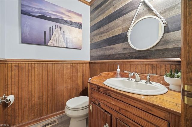 14 Windy Point DR, Poquoson, VA 23662