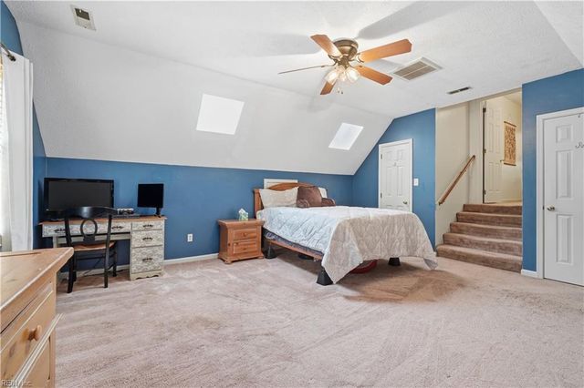 14 Windy Point DR, Poquoson, VA 23662