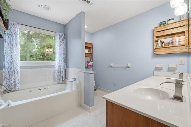 14 Windy Point DR, Poquoson, VA 23662