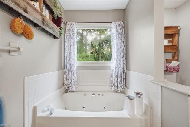 14 Windy Point DR, Poquoson, VA 23662