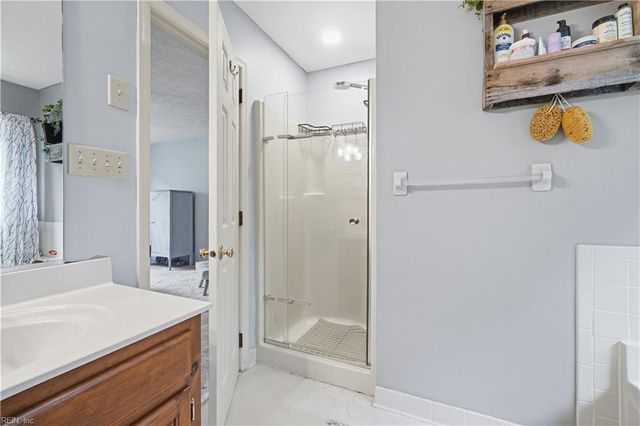 14 Windy Point DR, Poquoson, VA 23662