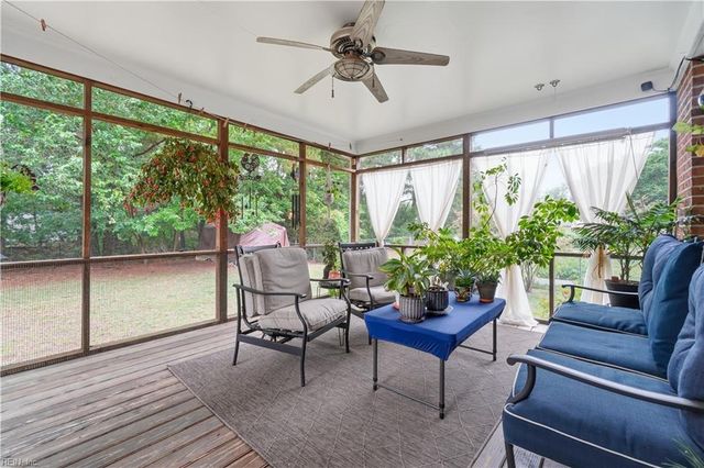 14 Windy Point DR, Poquoson, VA 23662