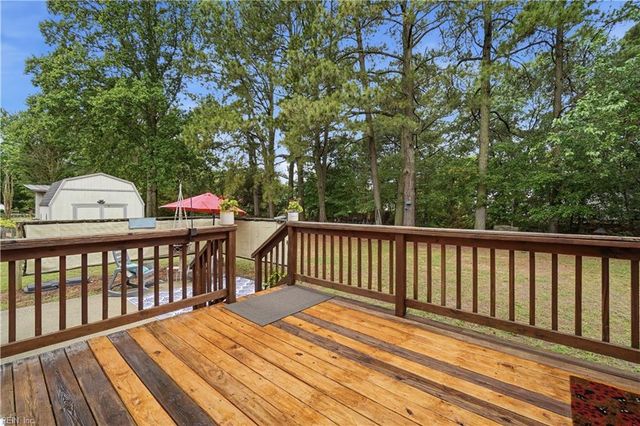 14 Windy Point DR, Poquoson, VA 23662