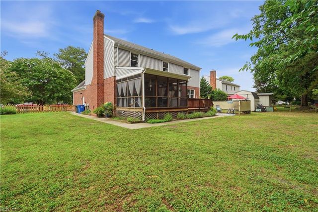 14 Windy Point DR, Poquoson, VA 23662