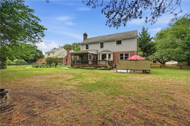 14 Windy Point DR, Poquoson, VA 23662