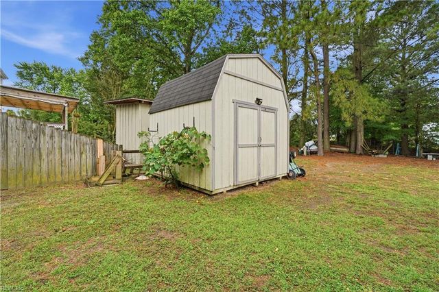 14 Windy Point DR, Poquoson, VA 23662