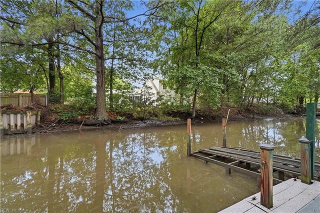 14 Windy Point DR, Poquoson, VA 23662